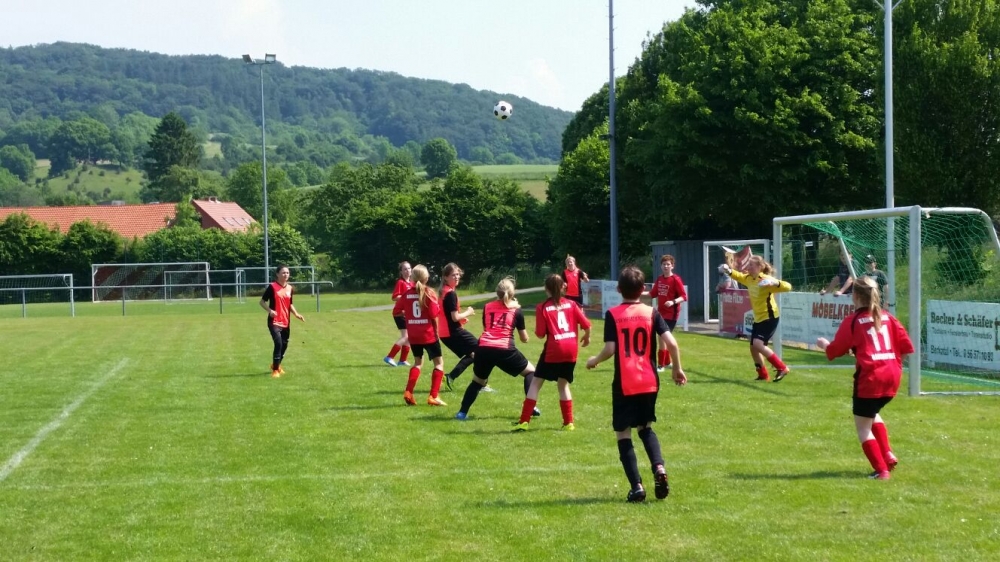 D-Juniorinnen: Trotz Hitze in Spiel- und Torlaune