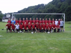 Das Löwen-Rudel im Trainingslager mit KSV- Gönner K.-H. Müller (2. v. oben re.)
