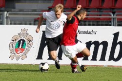 Setzte wieder Akzente durch energische Vorstöße und Vorlagen: der überzeugende Außenstürmer Dennis Tornieporth