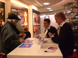 Small-Talk mit einem Fan: die KSV-Youngster Florian Heussner & Dennis Lamczyk (r)