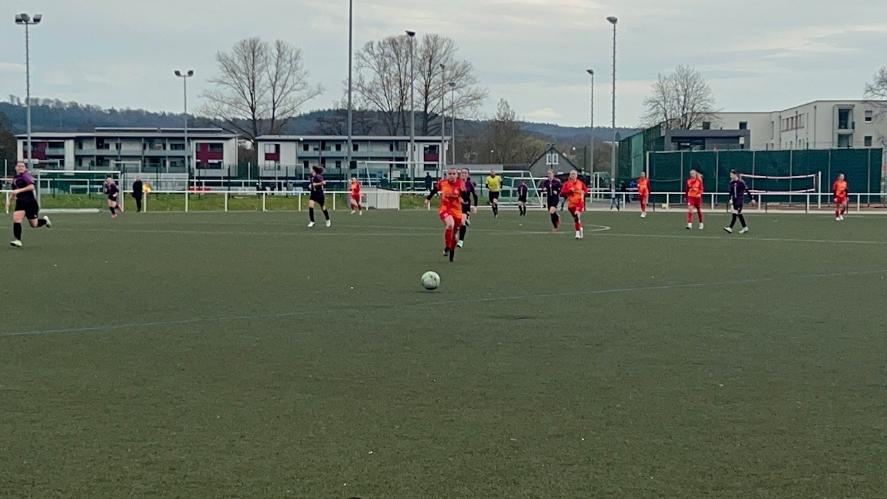 B Juniorinnen entführen Punkt aus Marburg