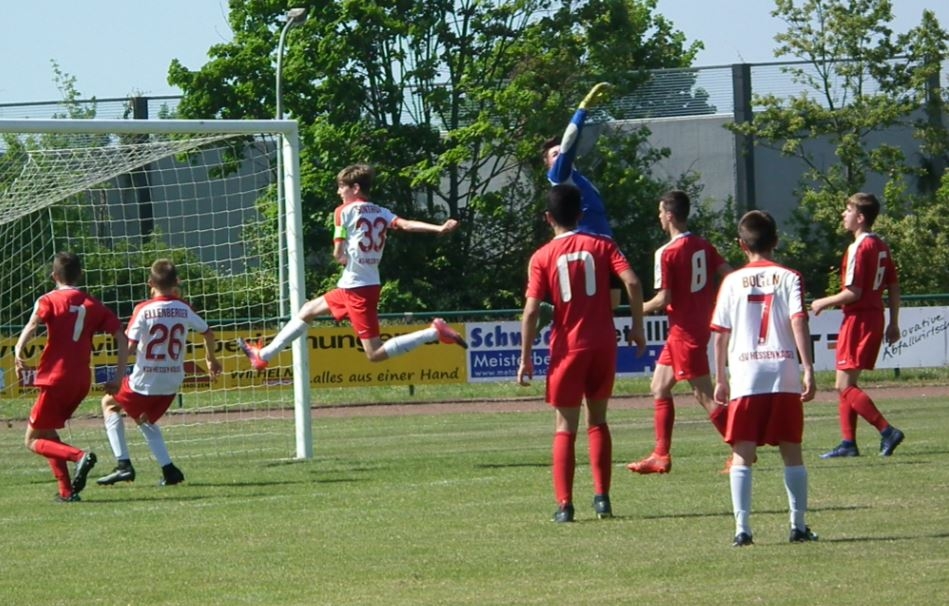 U14 behält im Spitzenspiel die Nase vorn ...