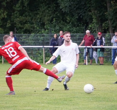 Nils Stendera im Testspiel gegen den KSV Baunatal