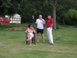 Ehepaar M&uuml;ller mit KSV- Zeugwart Uwe Heller im KSV- Trainingslager
