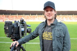 Gl&uuml;cksbringer! Wenn der aus Korbach stammende ARD-Reporter f&uuml;r das HR-Fernsehen in dieser Saison ein KSV-Spiel kommentierte, siegte das Dickhaut-Team stets