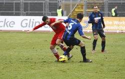 Pinheiro im Zweikampf