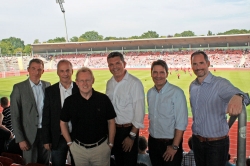Wirtschaft trifft Sport - mowin.net - v.l.n.r. Holger Schach, Geschäftsführer Regionalmanagement Nordhessen GmbH, Jörg Paul, Mitglied der Geschäftsführung Libri GmbH und MoWiN.net-Vorstandsmitglied, Klaus Heussner, Vetriebsleiter Niederlassung Lohfelden Schenker Deutschland AG, Heiko Hillwig, Sprecher Volkswagen Werk Baunatal, Thomas Kneuer, Geschäftsführer FAHR-ZEIT Personalleasing GmbH & Co. KG, Helge Förster, Geschäftsführer Hübner GmbH Co. KG und MoWiN.net Vorstandsmitglied Wirtschaft trifft Sport - mowin.net - v.l.n.r. Holger Schach, Geschäftsführer Regionalmanagement Nordhessen GmbH, Jörg Paul, Mitglied der Geschäftsführung Libri GmbH und MoWiN.net-Vorstandsmitglied, Klaus Heussner, Vetriebsleiter Niederlassung Lohfelden Schenker Deutschland AG, Heiko Hillwig, Sprecher Volkswagen Werk Baunatal, Thomas Kneuer, Geschäftsführer FAHR-ZEIT Personalleasing GmbH & Co. KG, Helge Förster, Geschäftsführer Hübner GmbH Co. KG und MoWiN.net Vorstandsmitglied