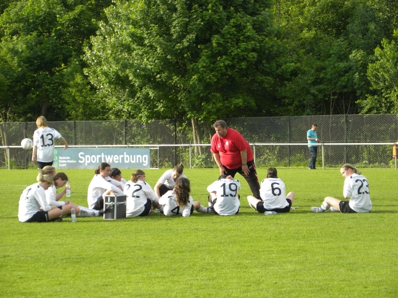 L&ouml;winnen schlagen Meister mit 6:0