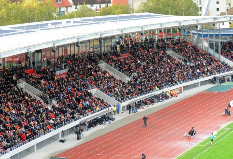 Die neue Haupttribüne beim Pokalspiel kennen lernen