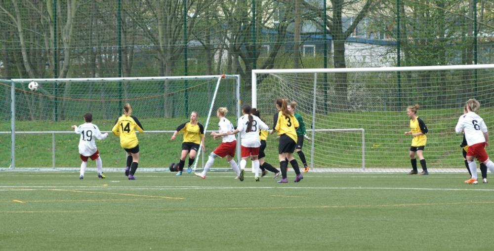 B-M&auml;dchen siegen zu Hause