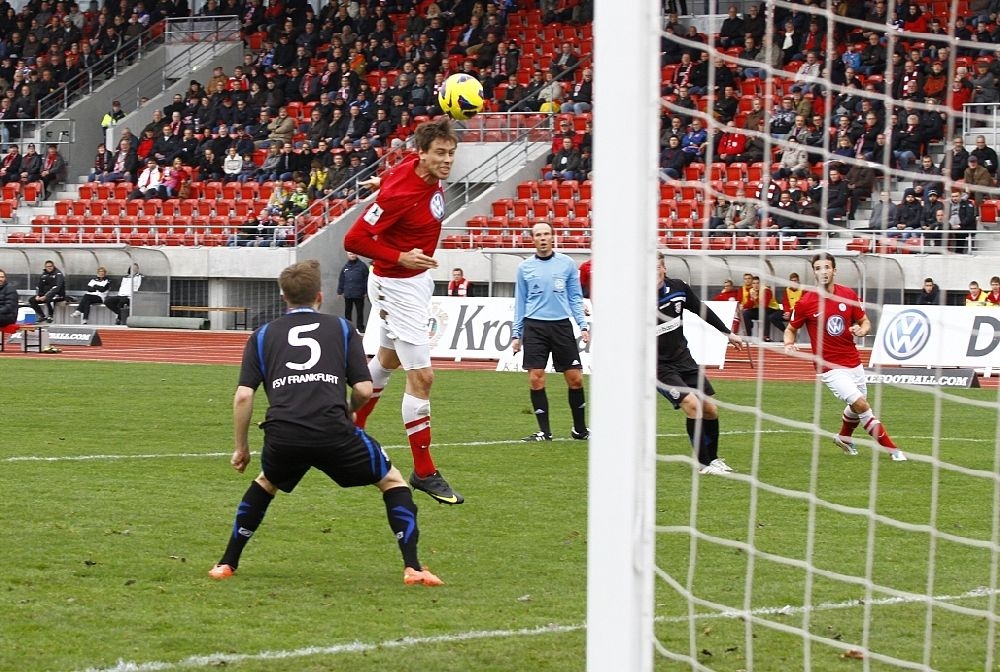 2:1 - L&ouml;wen klettern auf Rang drei