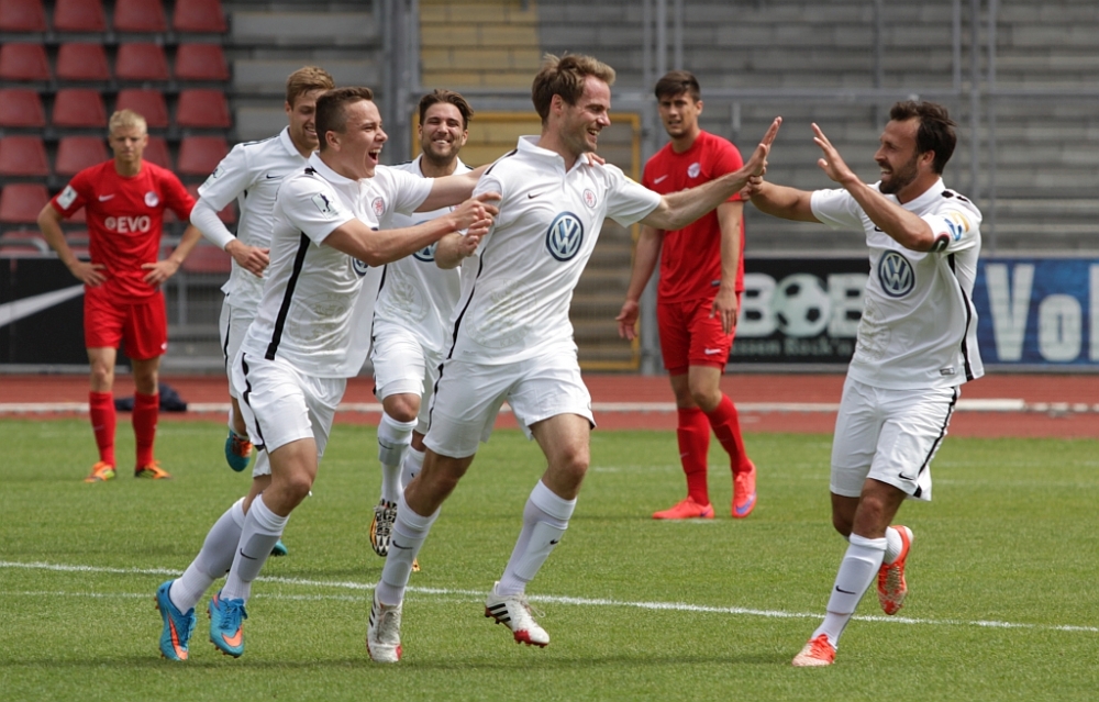 "Ennos" Kopfball besiegt Kickers Offenbach