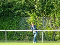 Kiebitz am Spielfeldrand J&ouml;rn Gro&szlig;kopf