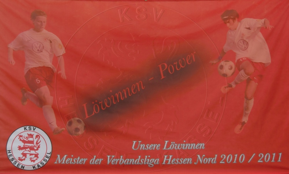 Frauen nach souver&auml;nem 6:0-Sieg Meister