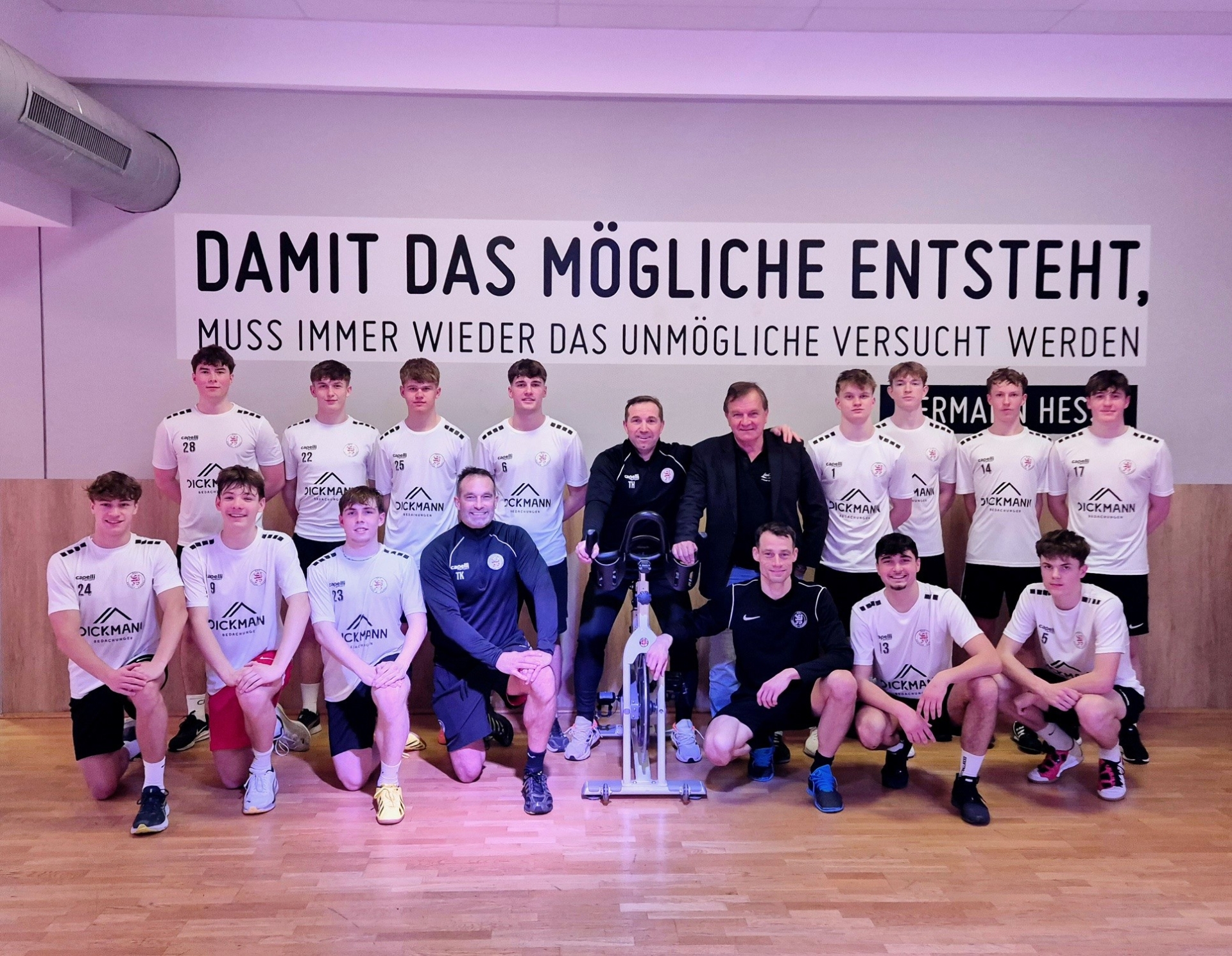 U19 bedankt sich fĂŒr spontanes Training bei Balance Fitness