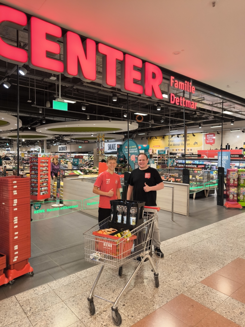 Herzlicher Dank an die REWE Familie Dettmar fĂŒr die groĂartige UnterstĂŒtzung der U16