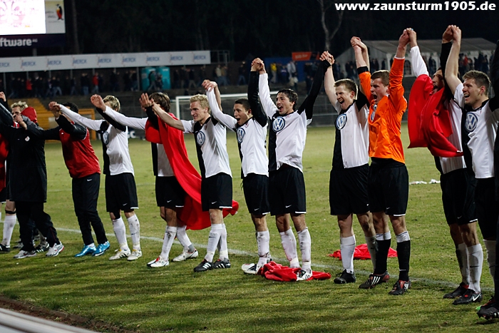 Wolf h&auml;lt zwei Elfmeter - KSV im Halbfinale!