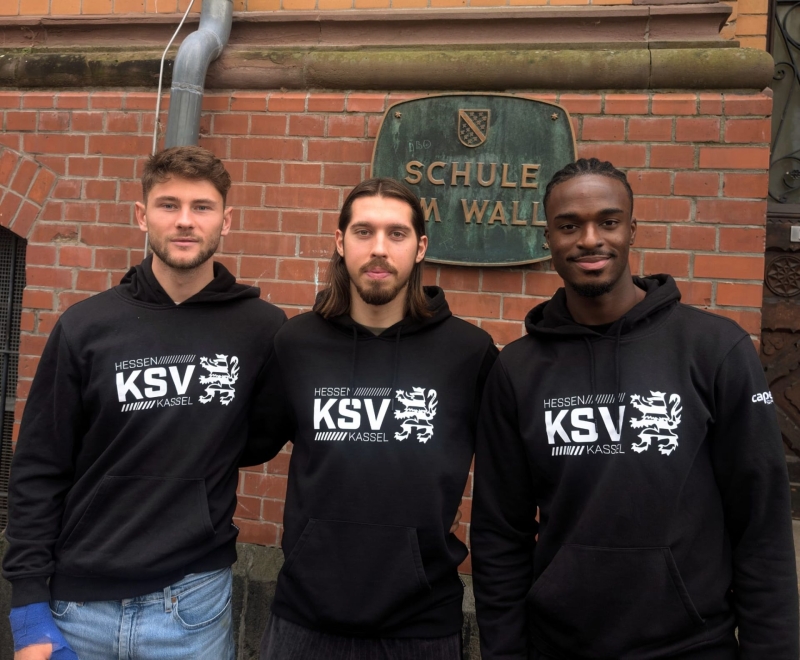 Vorlesetag 2024 in der Schule am Wall mit Jonas Weyand, Emanuel Mirchev und Donald Nduka 