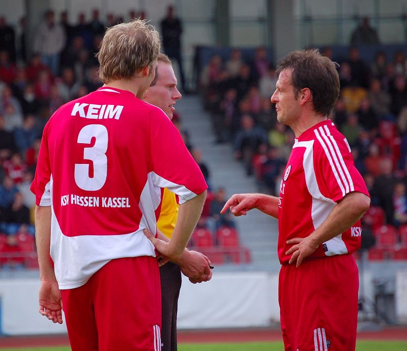 Mirko Dickhaut mit Schiedsrichter