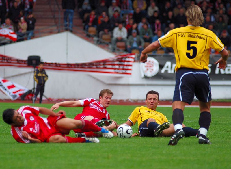 Turgay Gölbasi und Thorsten Bauer am Boden