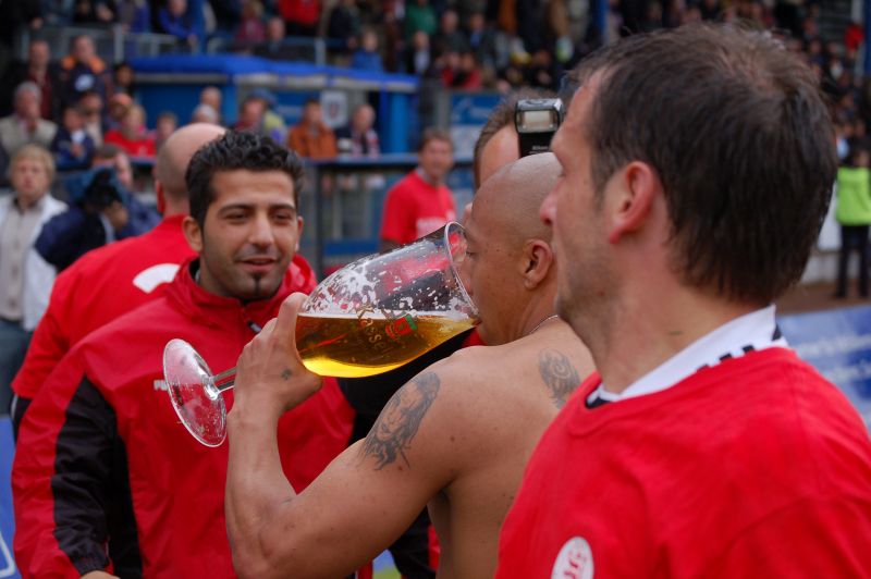 Julio Cesar mit Weizenbierglas