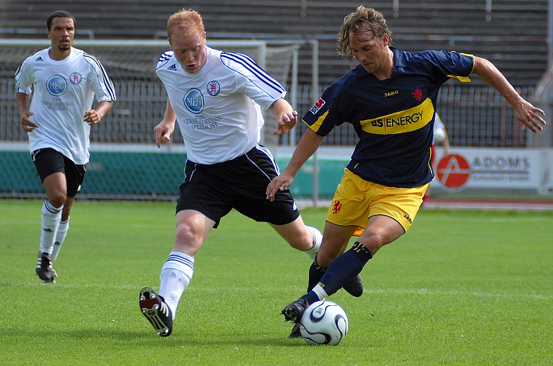 Sebastian Busch im Zweikampf mit Patrick Bick