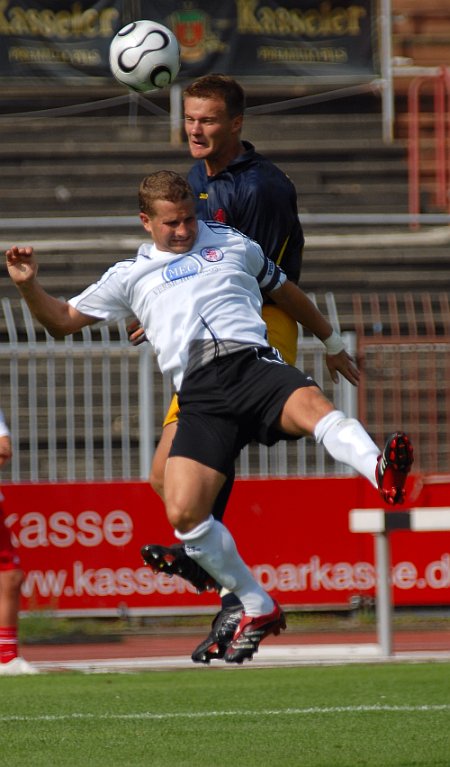 Kopfballduell Marc Arnold gegen Markus Husterer