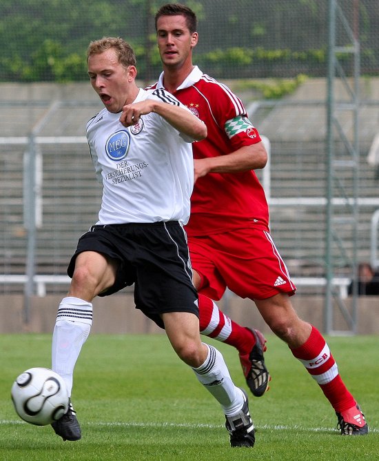 Dominik Suslik am Bal gegen Stefan Maierhofer (Foto: Altschuh)