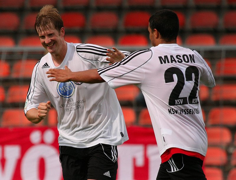 Freude nach dem 0:2 Torsten Bauer und Michael Mason (Foto: Altschuh)