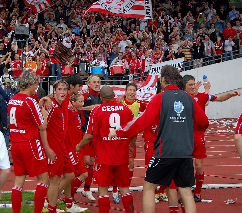 Siegesfeier vor den Fans