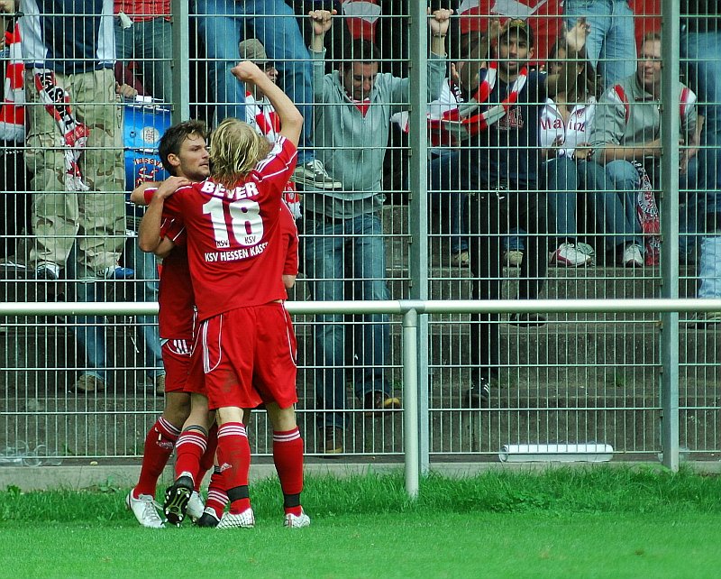 Daniel Beyer und Saky Notsos nach dem 0:1 (Foto: Roth)