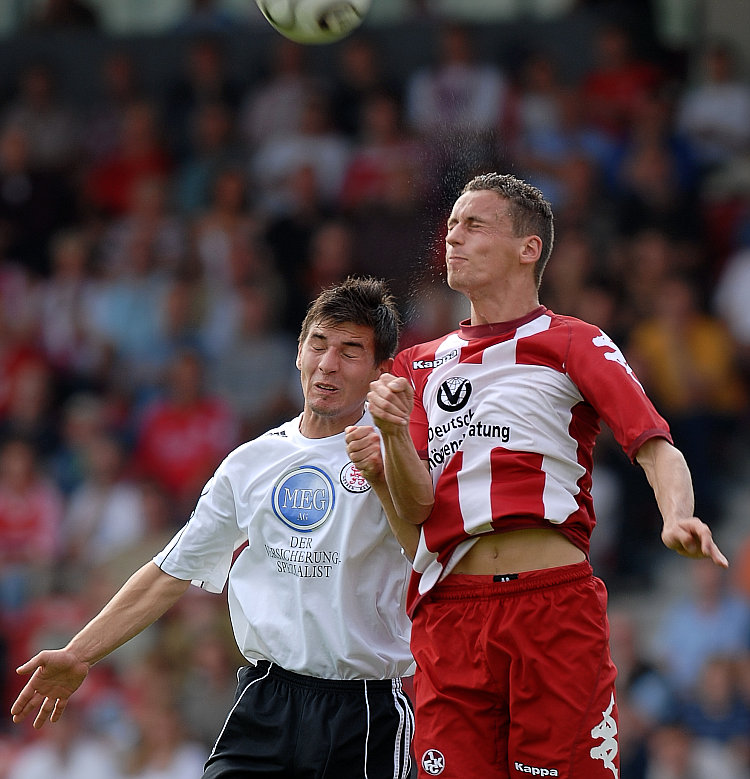 Im Kopfballduell Martin Wagner und Andreas Geabler