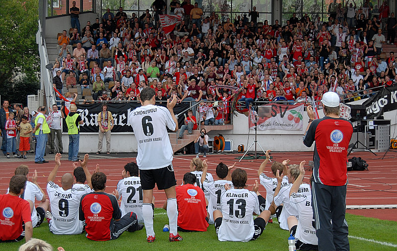 Siegesfeier vor den Fans