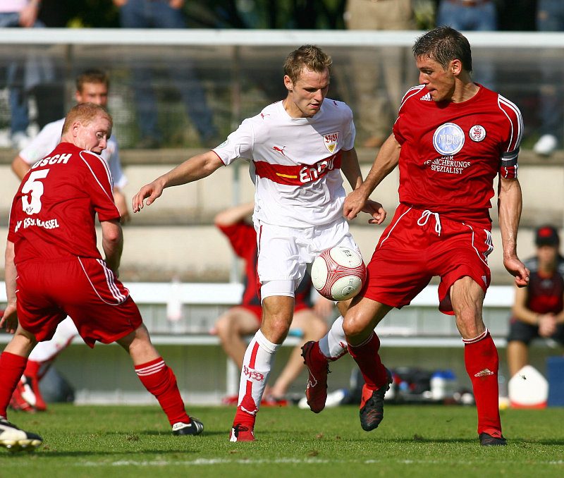 Thorsten Schönewolf gegen VFB-Mann Nehrig (Foto: Baur)