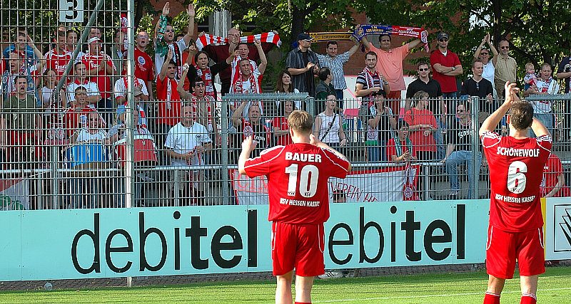 Thorsten Bauer und Thorsten Schönewolf bedanken sich bei den Fans (Foto: Baur)