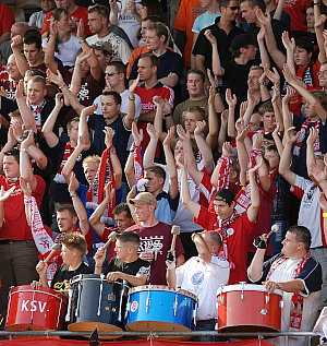 Die Fan unterstützen ihre Mannschaft