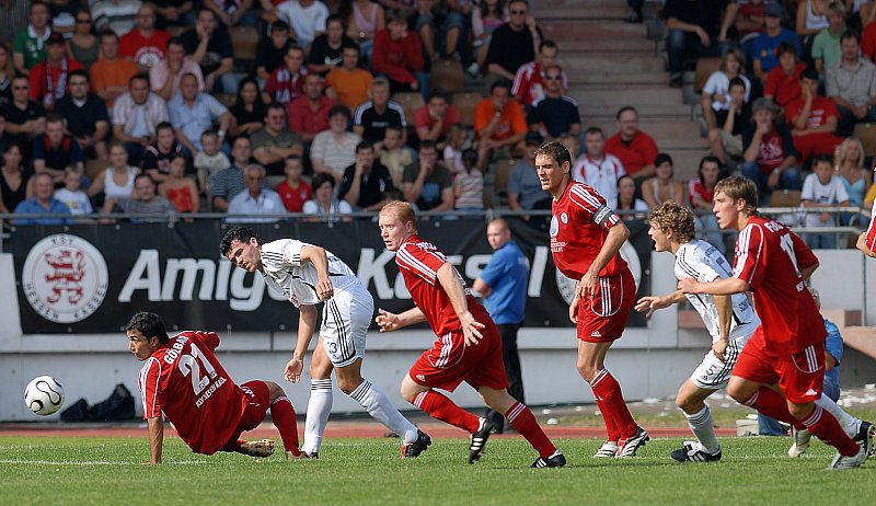 Kampf um den Ball (Foto: Sippel)