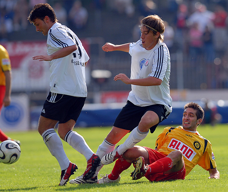 Im harten Einsatz Saky Noutsos und Jan Fießer (Foto: Sippel)