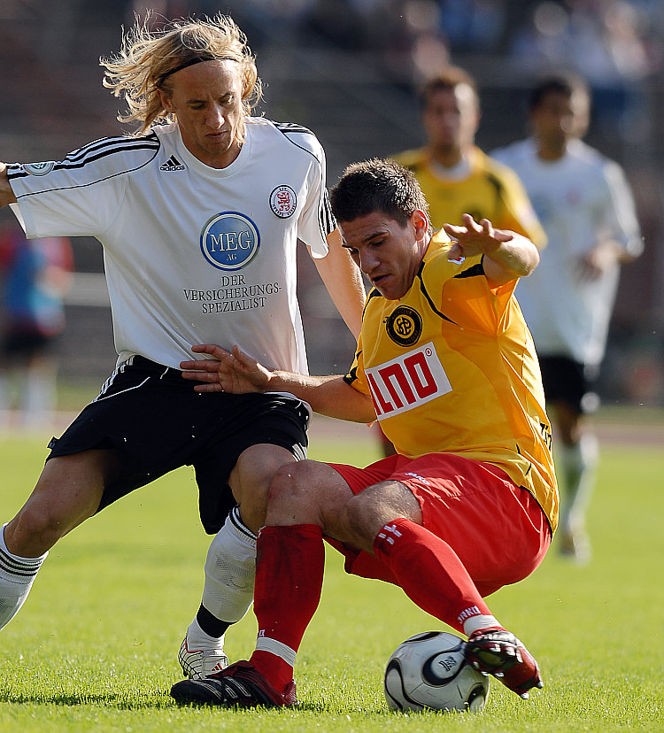 Im Zweikampf Daniel Beyer (Foto: Sippel)