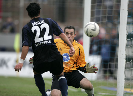 Saarbrücker Mahir Saglik scheitert an Oliver Adler (Foto: Schlichter)