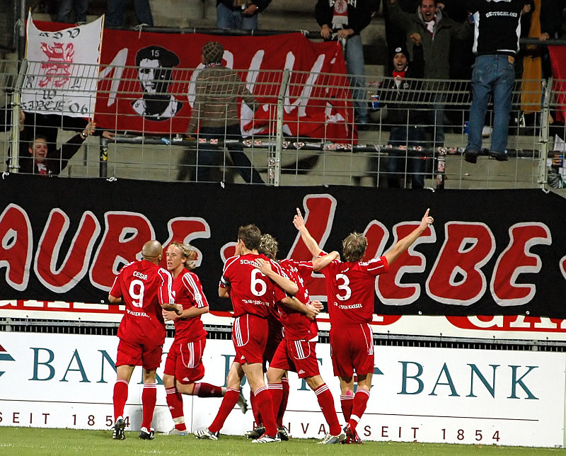 Torjubel nach dem 0:1 vor dem KSV Fanblock