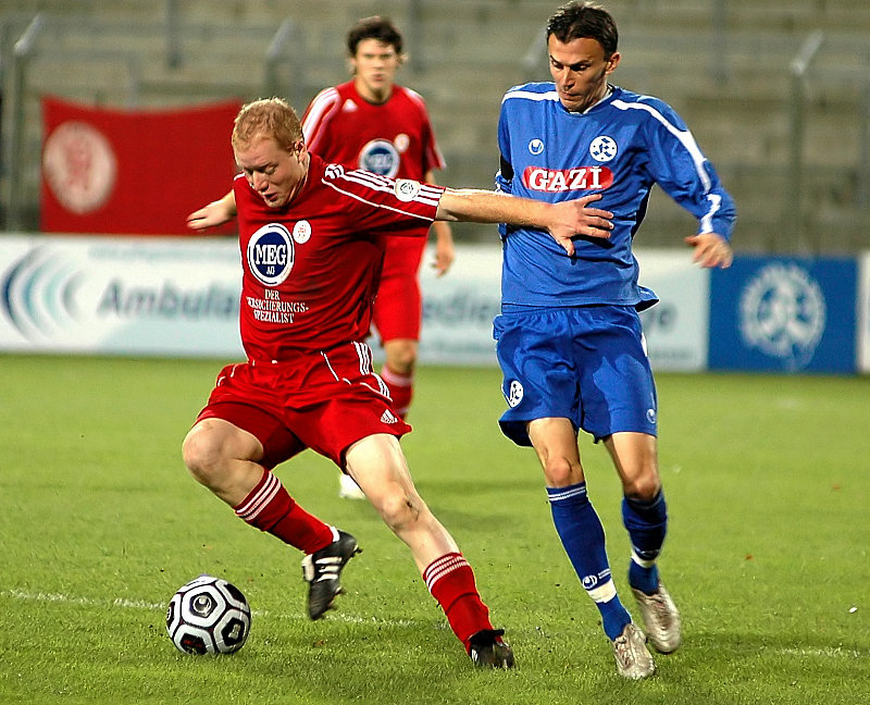 Sebastian Busch im Zweikampf