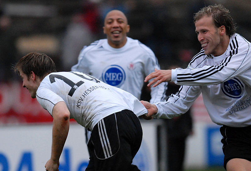 Torjubel nach seinem 2. Treffer, Thorsten Bauer Christoph Keim und Julio Cesar