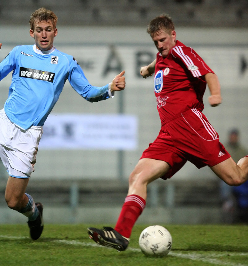 Im Zweikampf Florian Tausendpfund (links) gegen Thorsten Bauer (rechts)