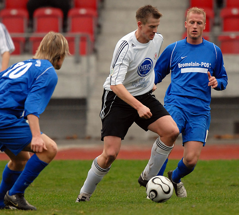 Denny Herzig (li.) und Timo Böttjer gegen Thorsten Bauer (mi.)