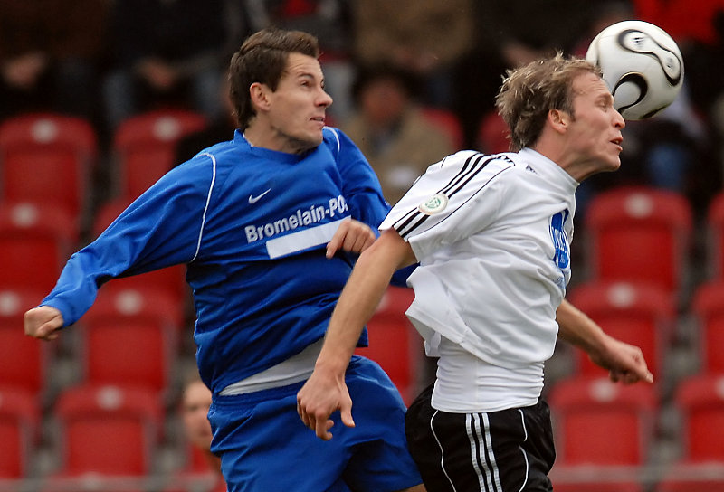 Kopfballduell von Christoph Keim und Carsten Birk(li.)