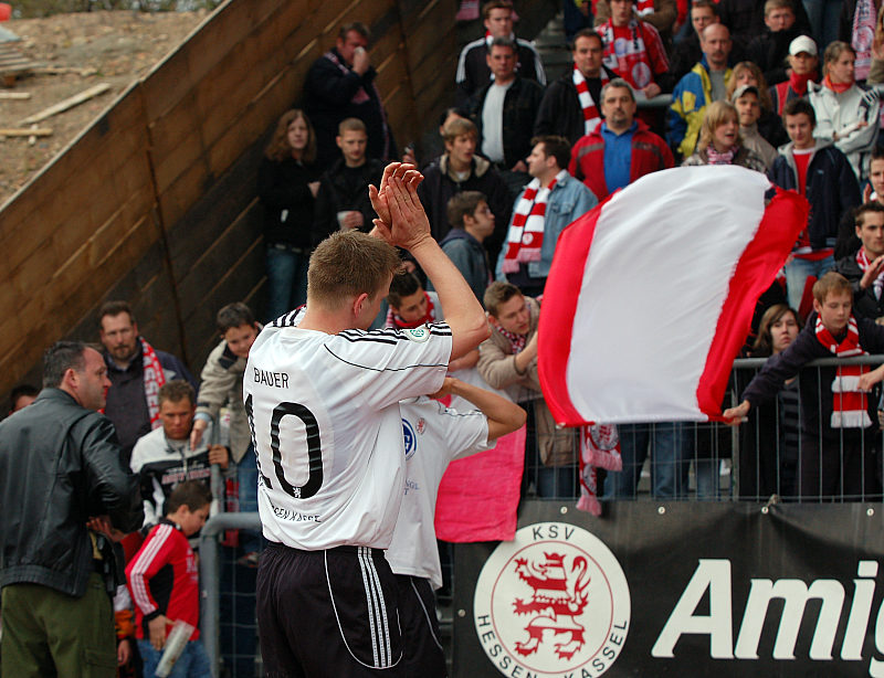 Thorsten Bauer bedankt sich bei den Fans