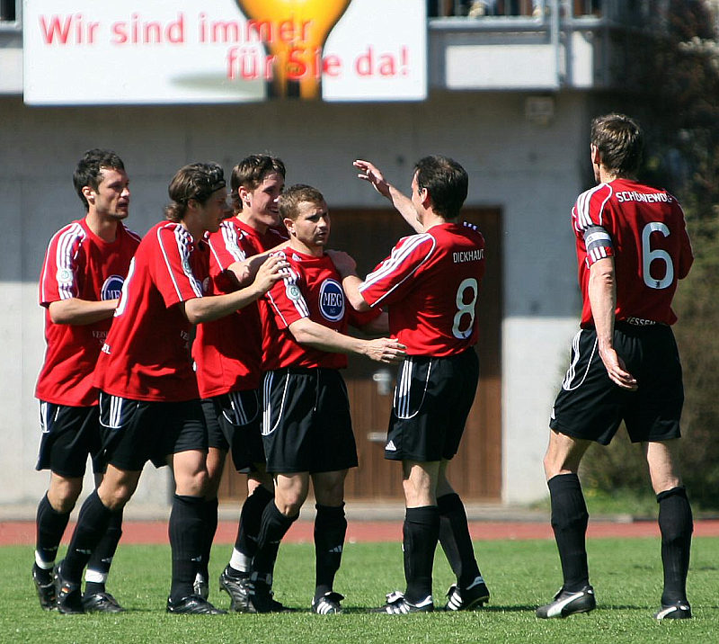 Jubel nach 0:1 durch Jan Fießer (3. v. links)