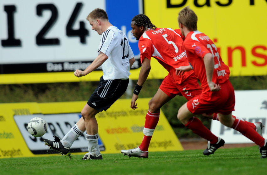 Nach dem 0:1 den Treffer zum 0:2 auf dem Fuß, Thorsten Bauer (KSV Hessen Kassel) (L)