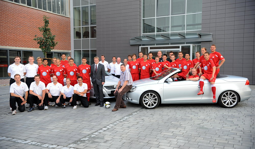 Imagefoto VW mit Mannschaft des KSV Hessen Saison 08/09